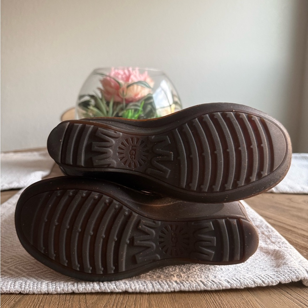 Ugg Cream Shearling Lined Interior - image 6